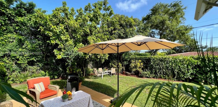 Casa en Coral Gables, Florida 3 dormitorios, 129.51 m2 № 1991086