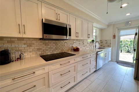 Casa en alquiler en Coral Gables, Florida, 3 dormitorios, 129.51 m2 № 1991086 - foto 14