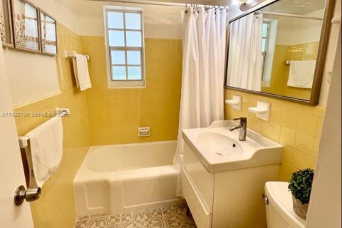 Casa en alquiler en Coral Gables, Florida, 3 dormitorios, 129.51 m2 № 1991086 - foto 29