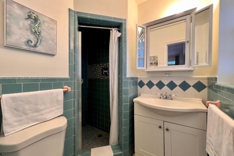 Casa en alquiler en Coral Gables, Florida, 3 dormitorios, 129.51 m2 № 1991086 - foto 23