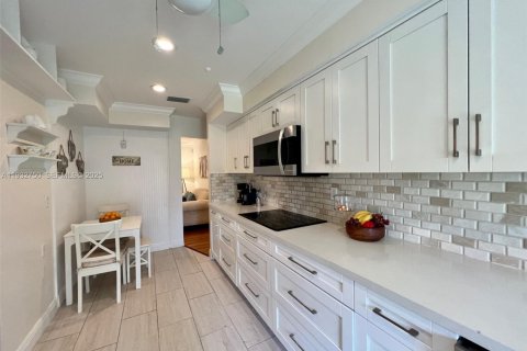 Casa en alquiler en Coral Gables, Florida, 3 dormitorios, 129.51 m2 № 1991086 - foto 13