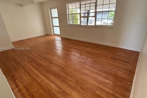 Casa en alquiler en Coral Gables, Florida, 3 dormitorios, 129.51 m2 № 1991086 - foto 8