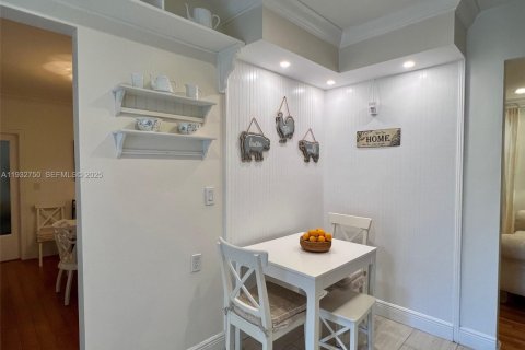 Casa en alquiler en Coral Gables, Florida, 3 dormitorios, 129.51 m2 № 1991086 - foto 19