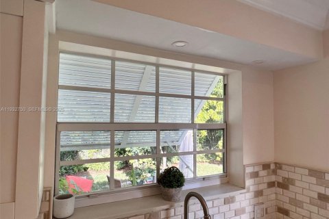 Casa en alquiler en Coral Gables, Florida, 3 dormitorios, 129.51 m2 № 1991086 - foto 17