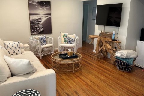 Casa en alquiler en Coral Gables, Florida, 3 dormitorios, 129.51 m2 № 1991086 - foto 5