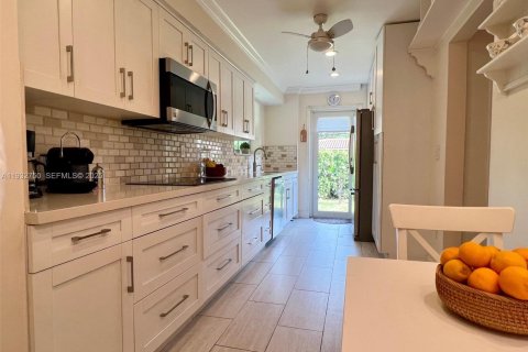 Casa en alquiler en Coral Gables, Florida, 3 dormitorios, 129.51 m2 № 1991086 - foto 15