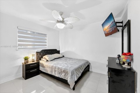 Casa en venta en Hialeah, Florida, 3 dormitorios, 117.8 m2 № 1987466 - foto 14