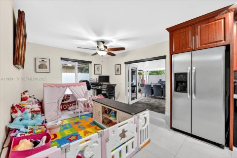 Casa en venta en Hialeah, Florida, 3 dormitorios, 117.8 m2 № 1987466 - foto 13