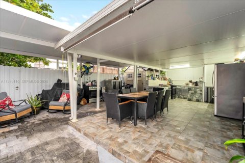 Casa en venta en Hialeah, Florida, 3 dormitorios, 117.8 m2 № 1987466 - foto 23