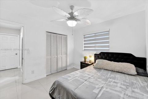 Casa en venta en Hialeah, Florida, 3 dormitorios, 117.8 m2 № 1987466 - foto 15