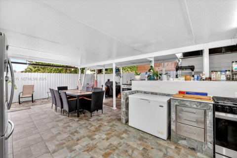 Casa en venta en Hialeah, Florida, 3 dormitorios, 117.8 m2 № 1987466 - foto 22