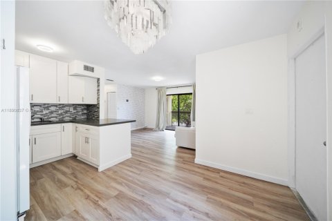 Снять в аренду кондоминиум в Майами-Гарденс, Флорида 2 спальни, 75.81м2, № 1944342 - фото 14