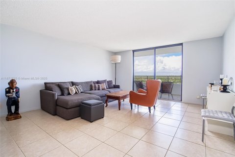 Купить кондоминиум в Халландейл-Бич, Флорида 1 спальня, 88.26м2, № 1920159 - фото 14