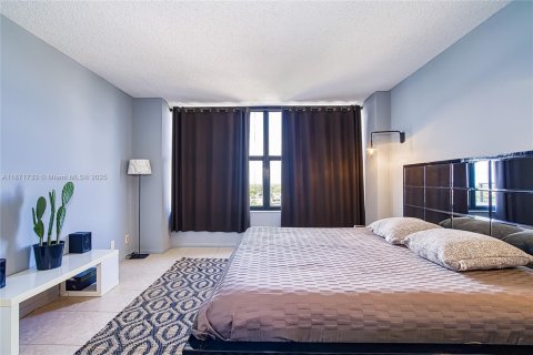 Купить кондоминиум в Халландейл-Бич, Флорида 1 спальня, 88.26м2, № 1920159 - фото 22