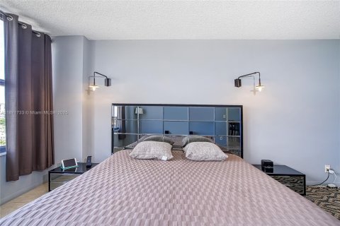 Купить кондоминиум в Халландейл-Бич, Флорида 1 спальня, 88.26м2, № 1920159 - фото 20