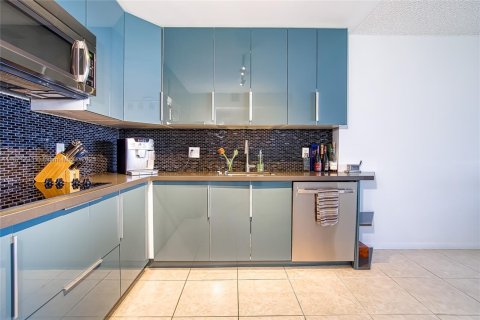 Купить кондоминиум в Халландейл-Бич, Флорида 1 спальня, 88.26м2, № 1920159 - фото 10