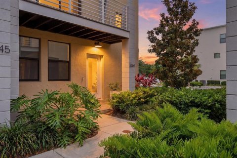 Townhouse in Saint Petersburg, Florida 4 bedrooms, 204.85 sq.m. № 2107950
