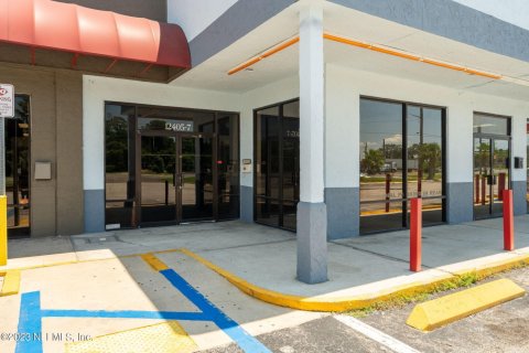 Propiedad comercial en alquiler en Jacksonville, Florida, 341.6 m2 № 770022 - foto 1
