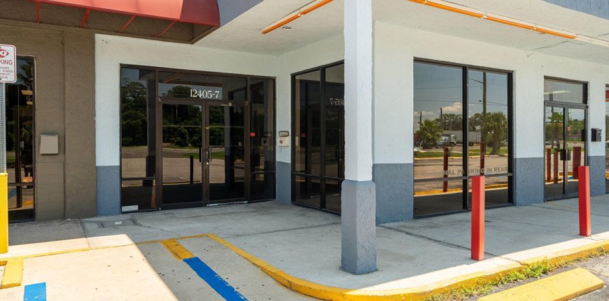 Propiedad comercial en Jacksonville, Florida 341.6 m2 № 770022