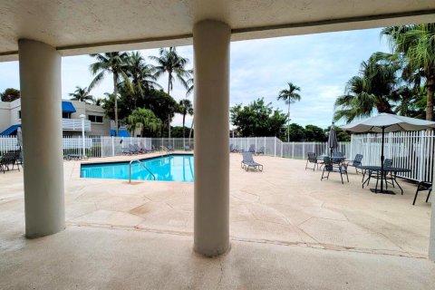 Touwnhouse à louer à Plantation, Floride: 3 chambres, 151.62 m2 № 2389588 - photo 14