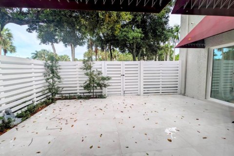 Touwnhouse à louer à Plantation, Floride: 3 chambres, 151.62 m2 № 2389588 - photo 3