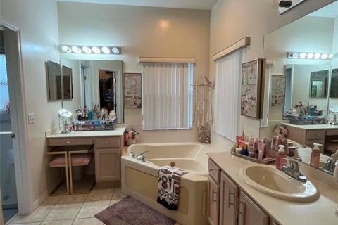 Villa ou maison à vendre à Poinciana, Floride: 2 chambres, 146.23 m2 № 2200802 - photo 20