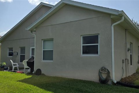 Villa ou maison à vendre à Poinciana, Floride: 2 chambres, 146.23 m2 № 2200802 - photo 5