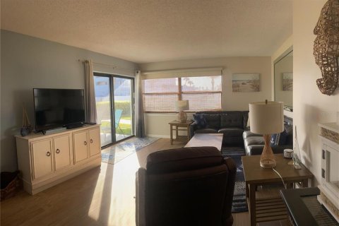 Condo in New Smyrna Beach, Florida, 2 bedrooms  № 2108431 - photo 2