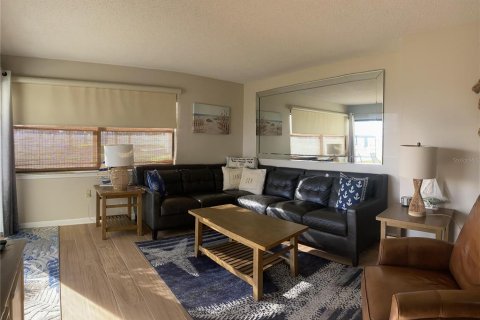 Condo in New Smyrna Beach, Florida, 2 bedrooms  № 2108431 - photo 10