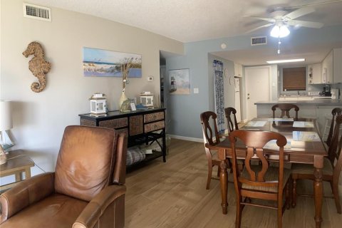 Condo in New Smyrna Beach, Florida, 2 bedrooms  № 2108431 - photo 7