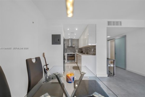 Copropriété à louer à Miami Beach, Floride: 63.17 m2 № 2043042 - photo 4