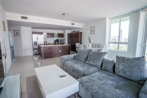 Condominio en venta en Miami, Florida, 2 dormitorios, 107.95 m2 № 1739701 - foto 10