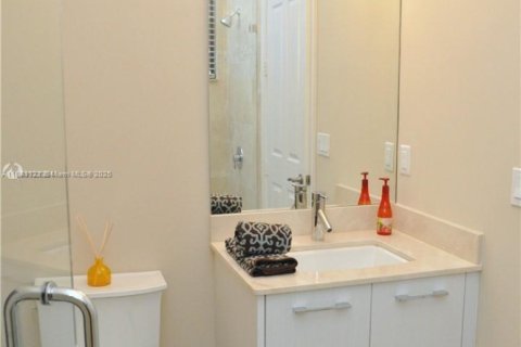 Townhouse in Doral, Florida 4 bedrooms, 226.5 sq.m. № 1943419 - photo 6