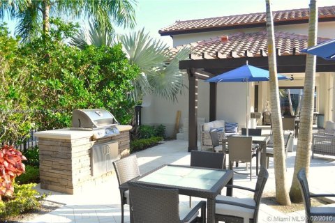 Townhouse in Doral, Florida 4 bedrooms, 226.5 sq.m. № 1943419 - photo 10