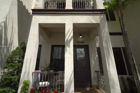 Townhouse in Doral, Florida 4 bedrooms, 226.5 sq.m. № 1943419 - photo 3