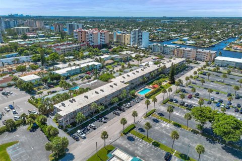 Condo in Pompano Beach, Florida, 2 bedrooms № 2173378 - photo 8