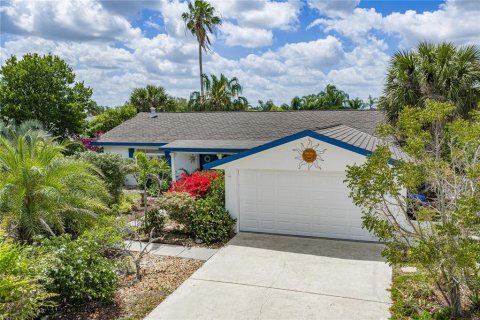House in Apollo Beach, Florida 3 bedrooms, 147.71 sq.m. № 2166389 - photo 2