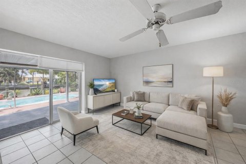 House in Apollo Beach, Florida 3 bedrooms, 147.71 sq.m. № 2166389 - photo 17