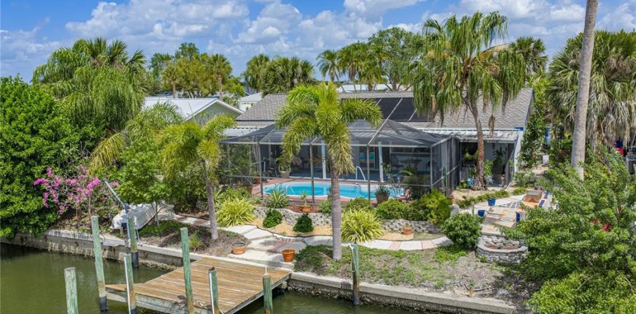 House in Apollo Beach, Florida 3 bedrooms, 147.71 sq.m. № 2166389