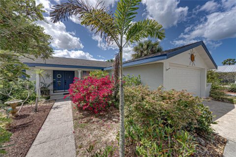 House in Apollo Beach, Florida 3 bedrooms, 147.71 sq.m. № 2166389 - photo 3