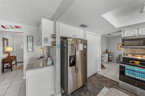 House in Apollo Beach, Florida 3 bedrooms, 147.71 sq.m. № 2166389 - photo 14