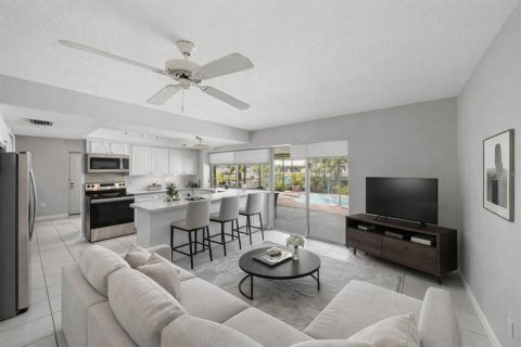 House in Apollo Beach, Florida 3 bedrooms, 147.71 sq.m. № 2166389 - photo 15