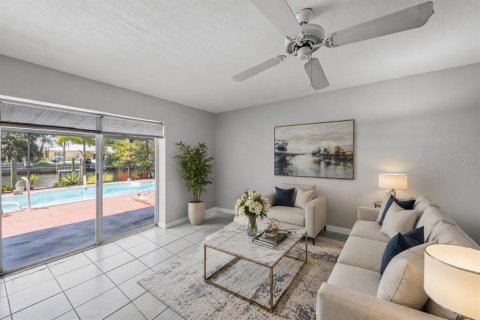 House in Apollo Beach, Florida 3 bedrooms, 147.71 sq.m. № 2166389 - photo 16