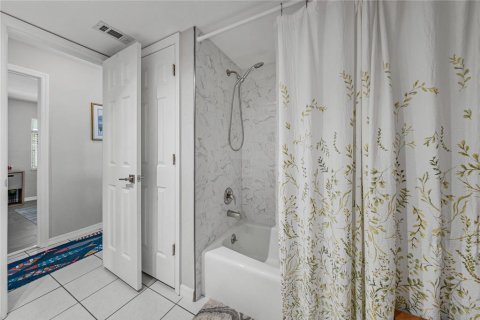 House in Apollo Beach, Florida 3 bedrooms, 147.71 sq.m. № 2166389 - photo 19