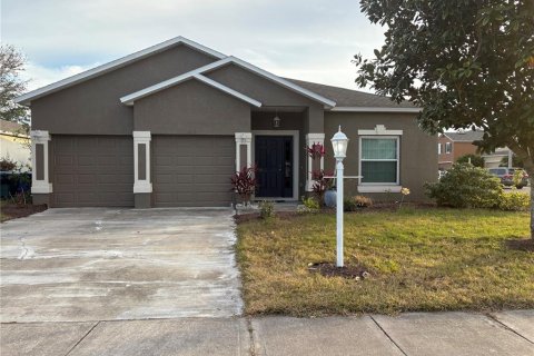House in Winter Haven, Florida 4 bedrooms, 180.42 sq.m. № 1918722 - photo 1