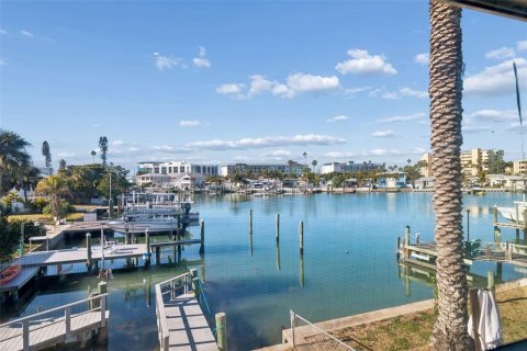 Apartment in Madeira Beach, Florida 2 bedrooms, 65.22 sq.m. № 2224843