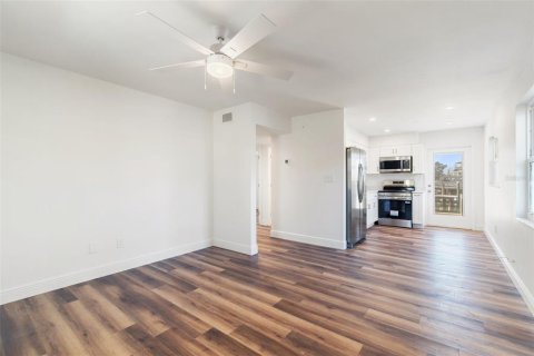 Apartment in Madeira Beach, Florida 2 bedrooms, 65.22 sq.m. № 2224843 - photo 11