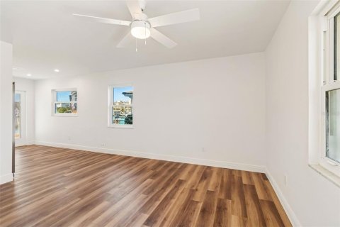 Apartment in Madeira Beach, Florida 2 bedrooms, 65.22 sq.m. № 2224843 - photo 10
