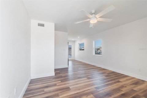 Apartment in Madeira Beach, Florida 2 bedrooms, 65.22 sq.m. № 2224843 - photo 9