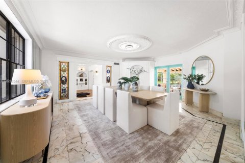 House in Miami Beach, Florida 6 bedrooms, 569.68 sq.m. № 1992479 - photo 26